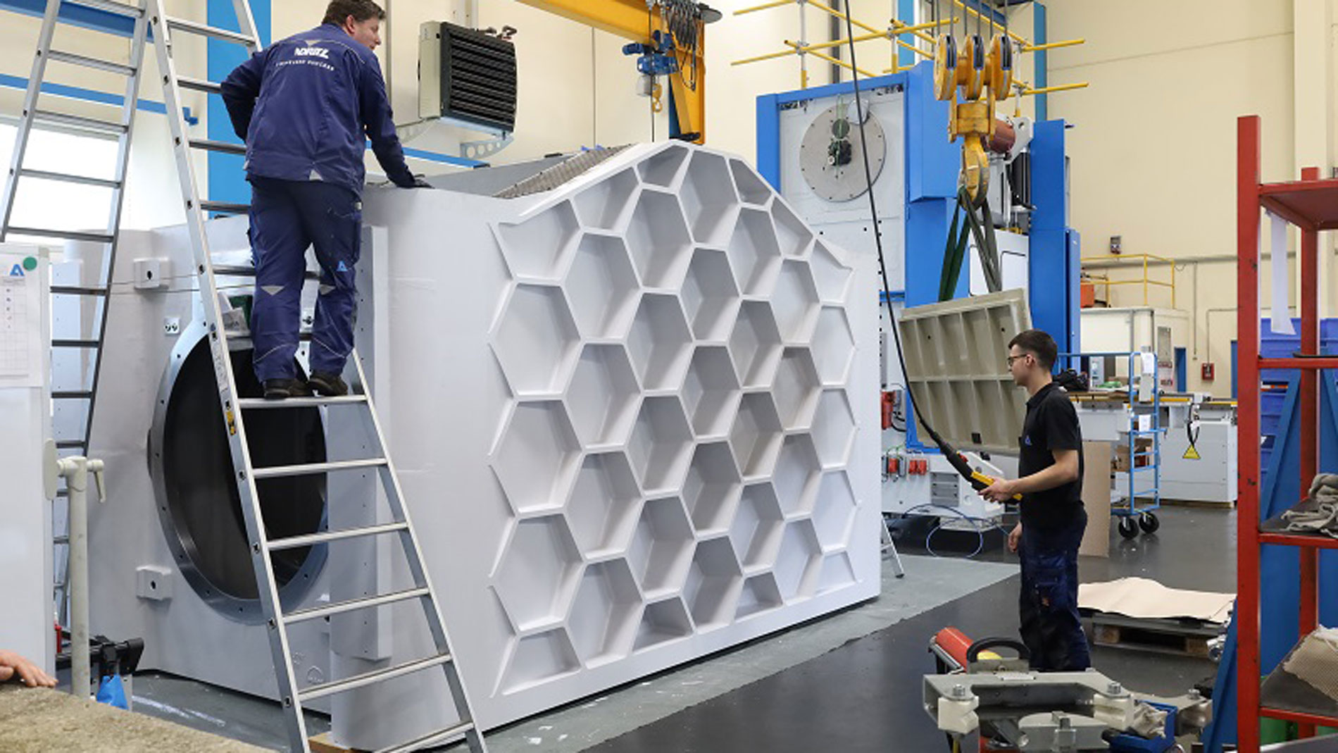 The press’s top section, which features a honeycomb structure that reduces vibration and makes the cast-iron colossus a bit less heavy. Image: Thomas Masuch
