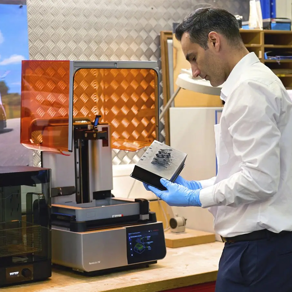 Formlabs-Form-4---FORD-cube