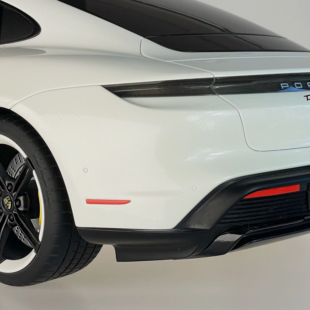 Porsche_Taycan_02
