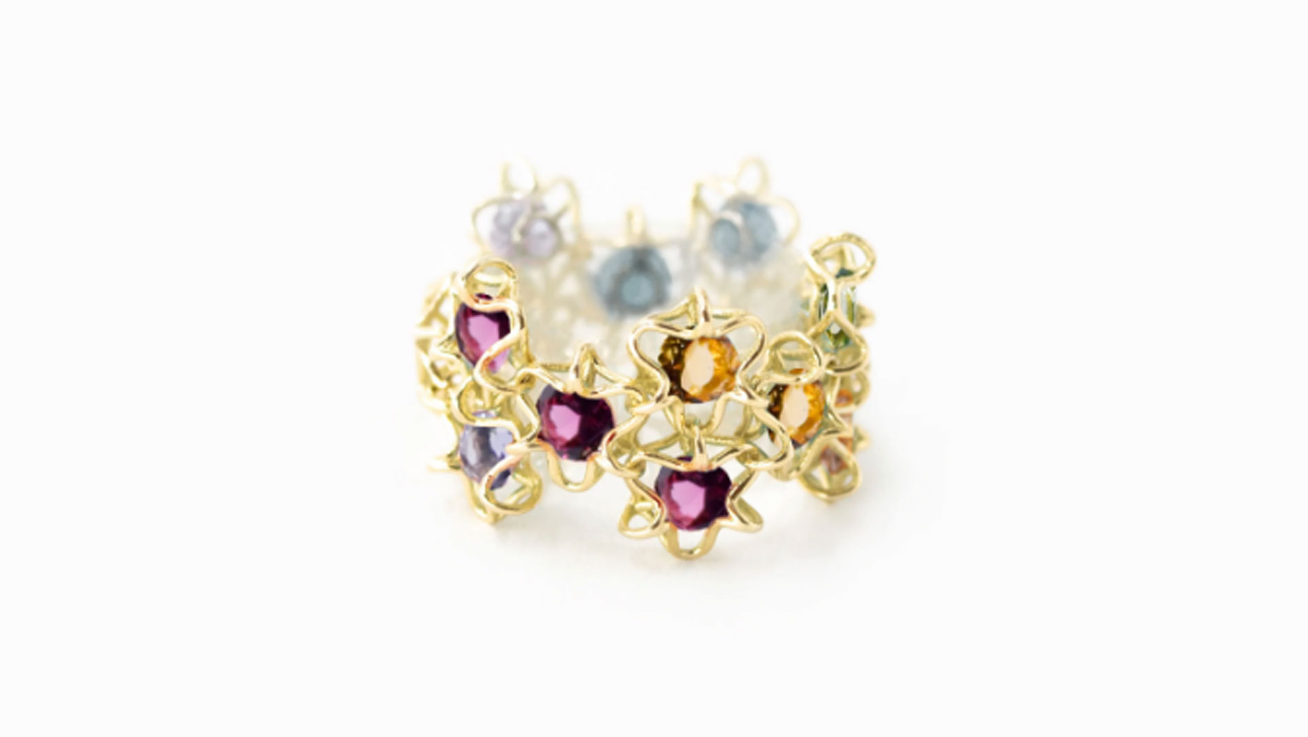 Boltenstern-Ring-Geldgold-mit-Edelsteinen