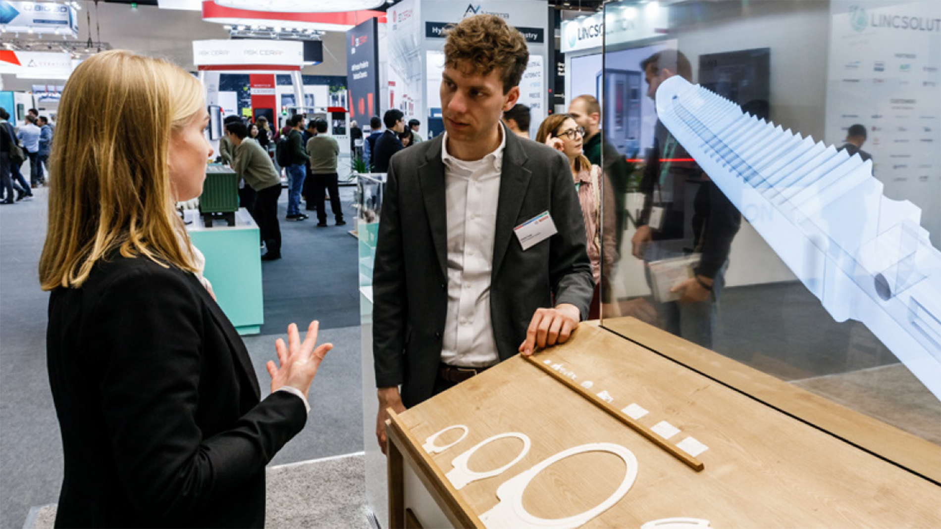 Many interesting discussions took place at the Formnext 2024 booth of Bosch Advanced Ceramics, whose large ring blades see use in handling wafers in the semiconductor industry. Image: Mesago / Marc Jacquemin