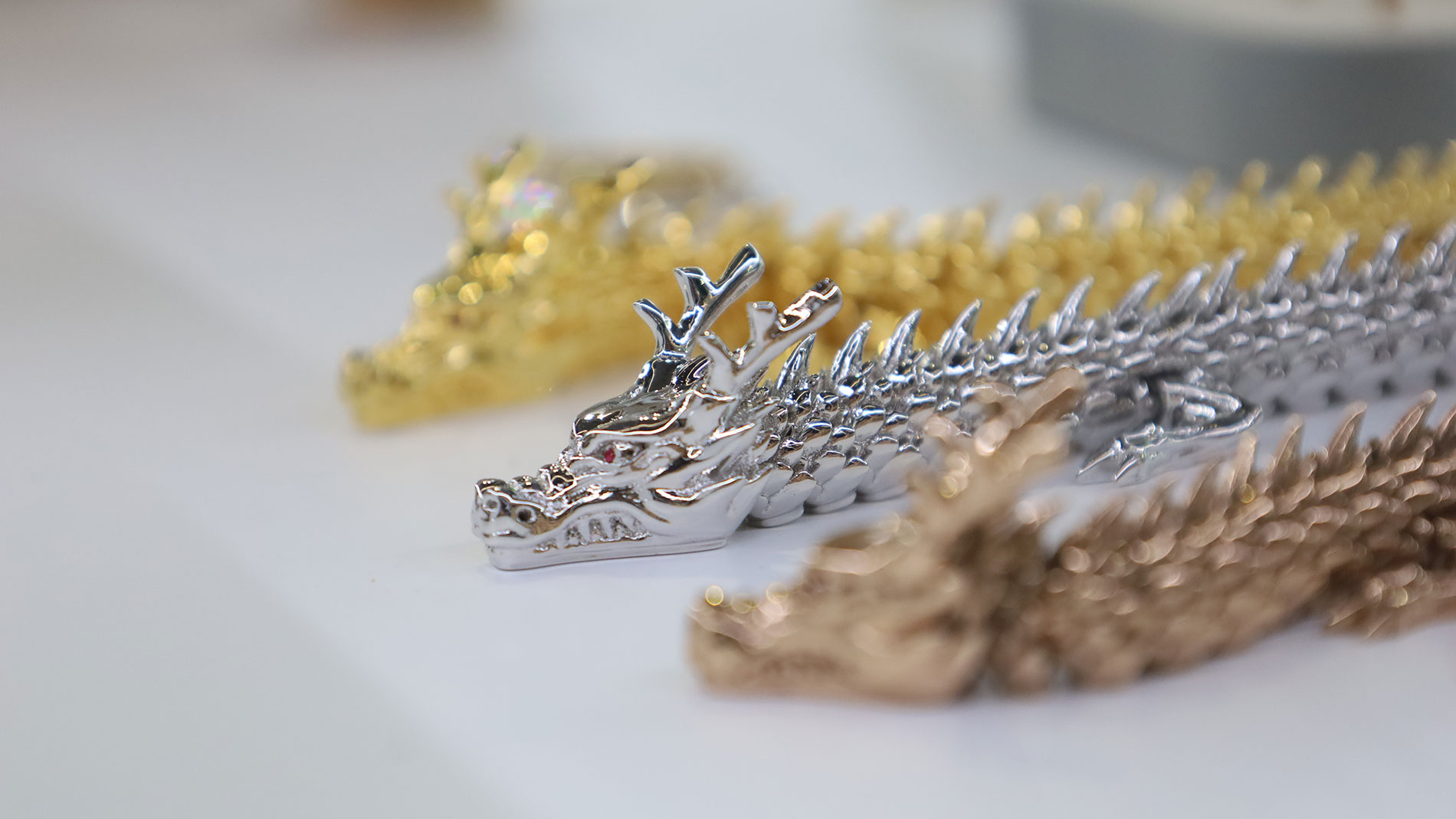 Interesting niches and new competitors combined in one application: Jewellery at the stand of the young Chinese system manufacturer Addireen Technologies. Image: Thomas Masuch