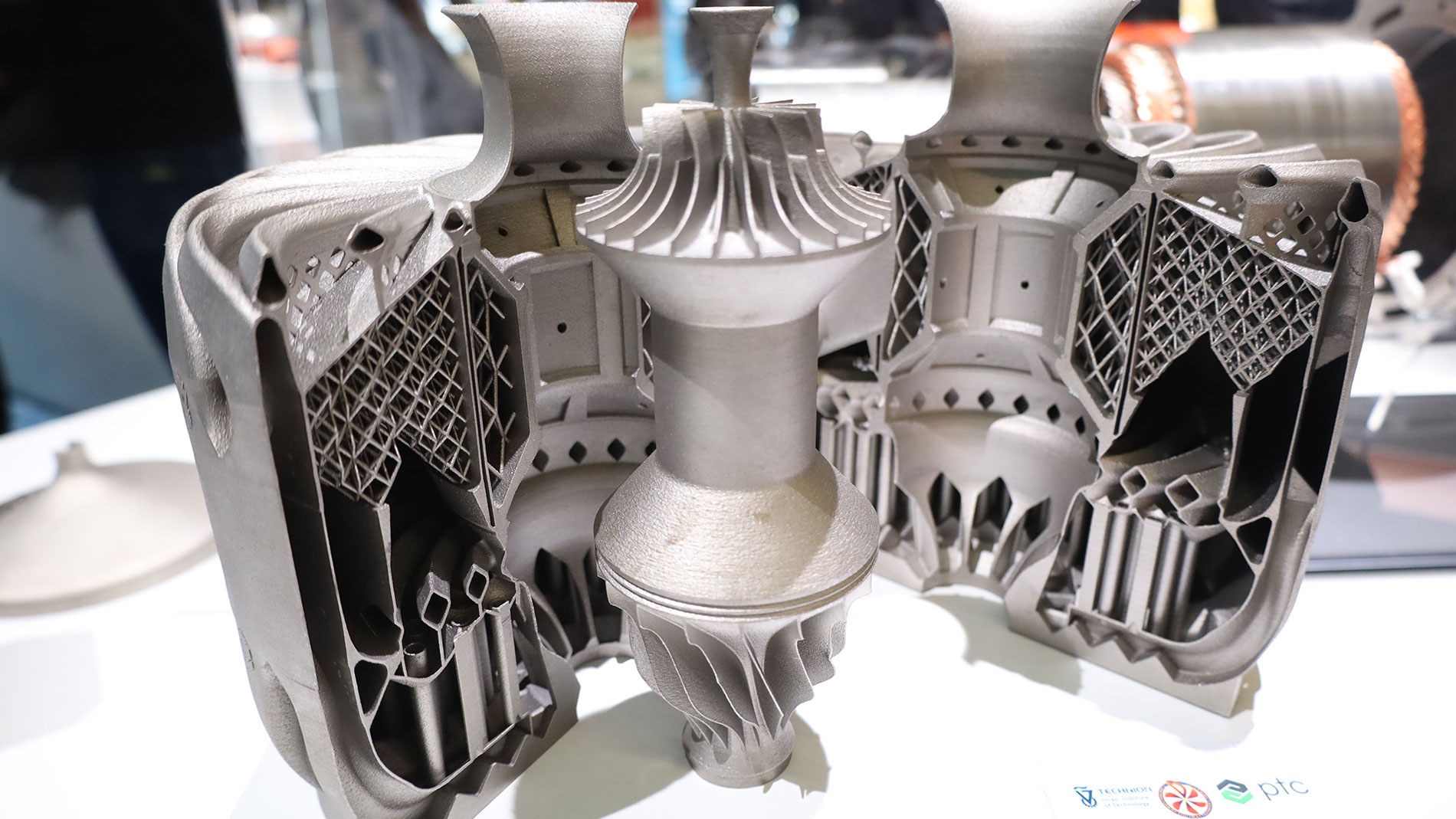 A real eye-catcher was the pre-assembled micro turbo jet engine at the EOS booth. Image: Thomas Masuch