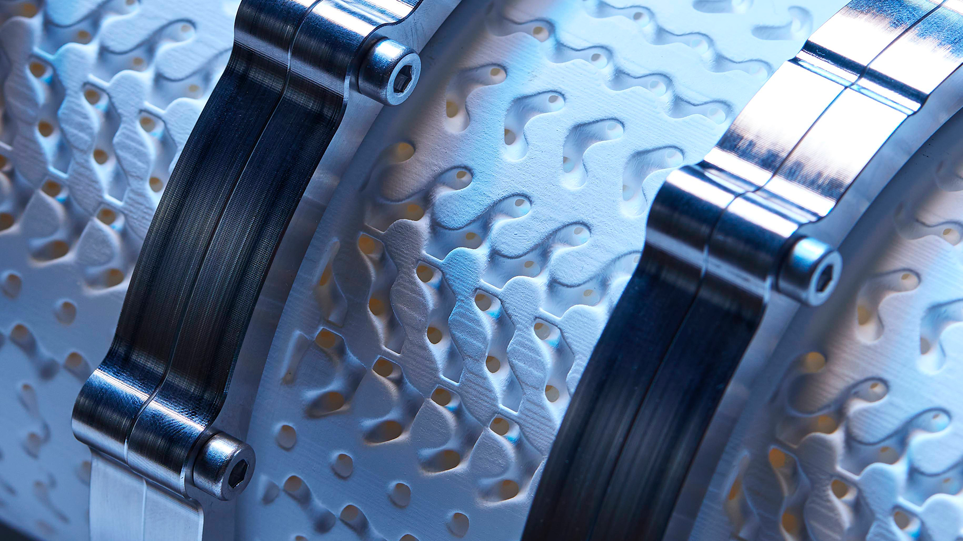 Evove stacks these 3D-printed ceramic membranes into modules one meter in length. Images: Mesago / Marc Jacquemin (2), Thomas Masuch