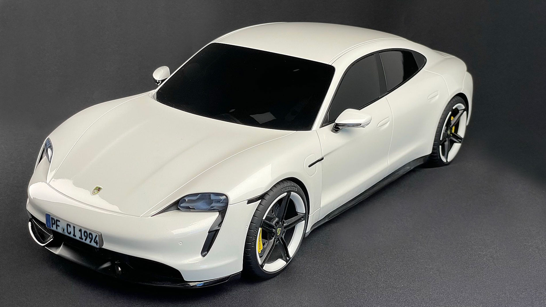 Porsche Taycan Turbo S, scale 1:10. Precision model in SLA and Objet process made from a mix of materials - from data preparation to assembly with high-end surface finish. Image: cirp