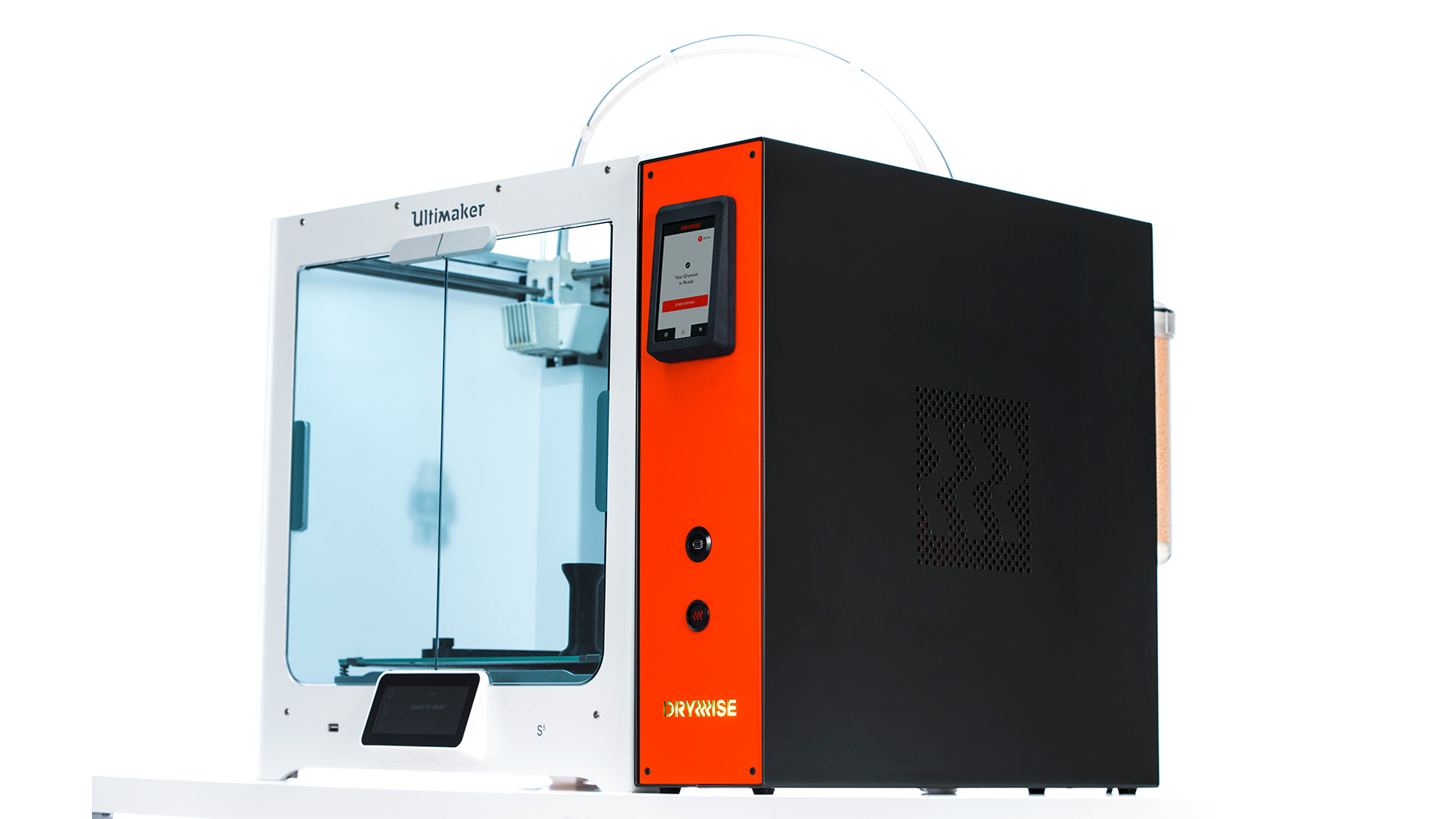 Drywise im Einsatz mit einem UltiMaker-Drucker. Das UltiMaker-Cura-Plugin integriert die Konditionierungssequenz direkt in den Druckauftrag.