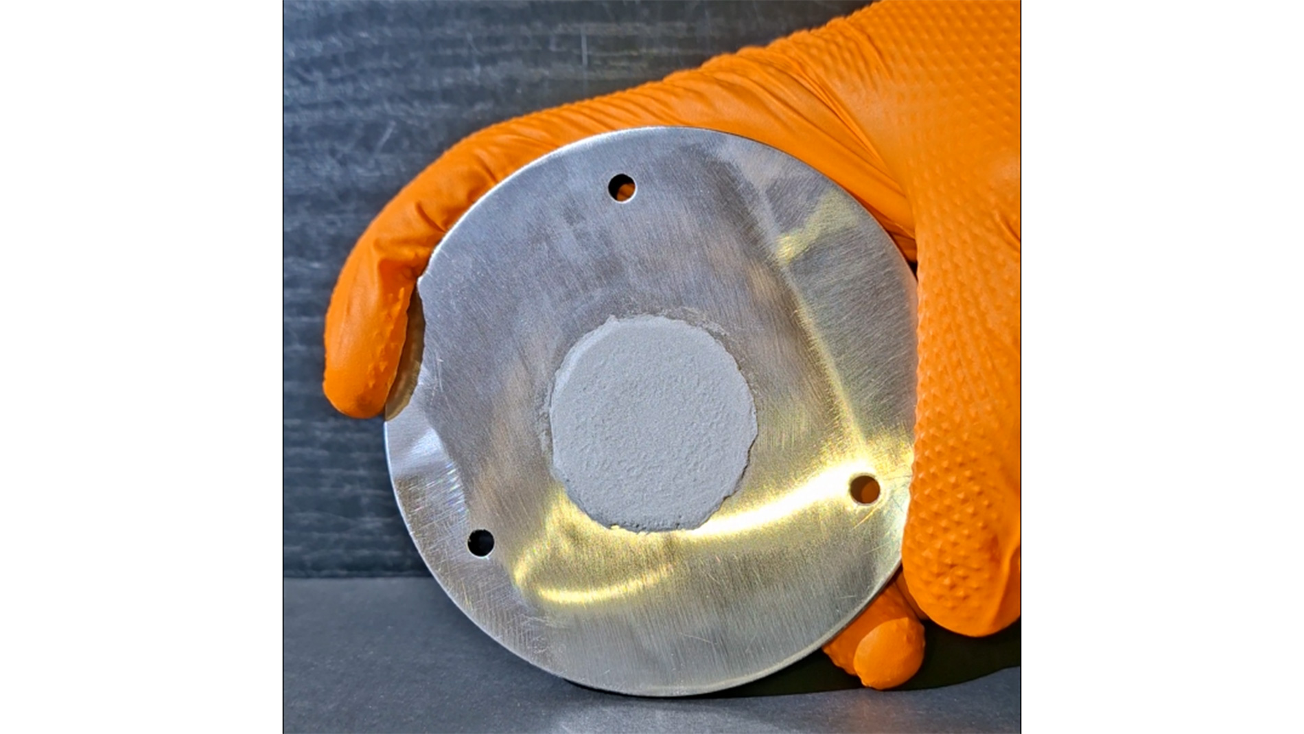 Kohäsives Pulverbett mit mehreren Schichten aus Edelstahl vor der Laserbearbeitung
