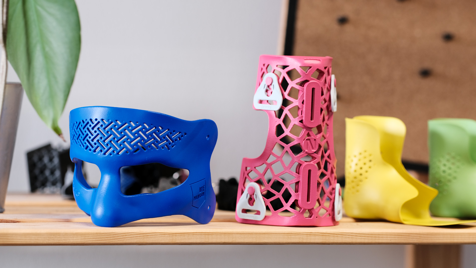 Diverse Orthesen, die über Nowecor gedruckt wurden. Bilder: Emil Wörgötter