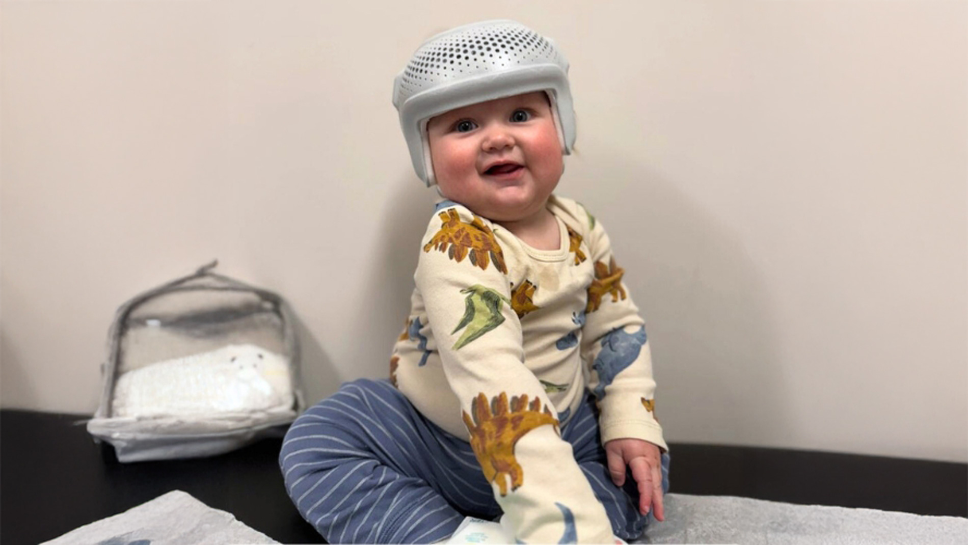 -	Scanprozess für einen Cranialhelm in der Hanger Clinic Prosthetics & Orthotics in Baltimore (USA) zur Erfassung präziser Patientendaten für die Herstellung individueller Cranialorthesen. Bild: Lester Hitch