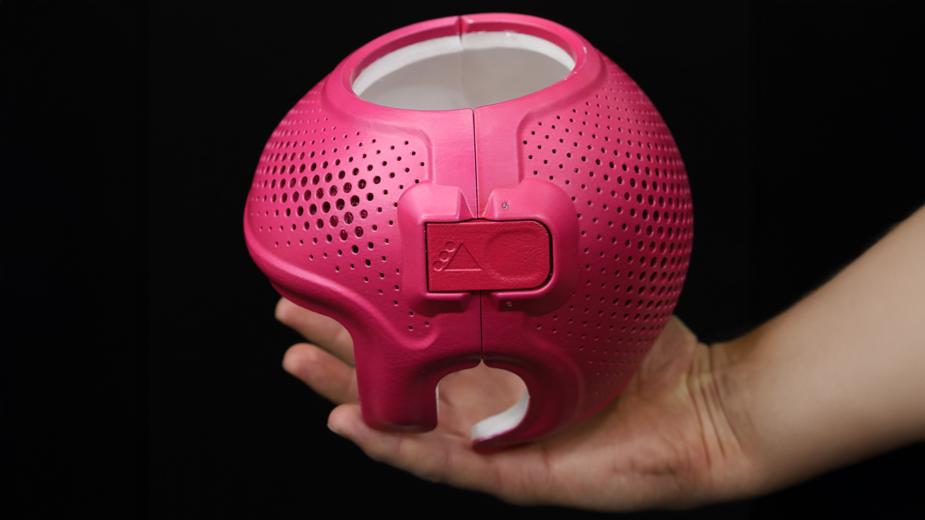 Cranialhelm, den Dyemansion auf der Formnext 2025 präsentierte. Bild: Thomas Masuch