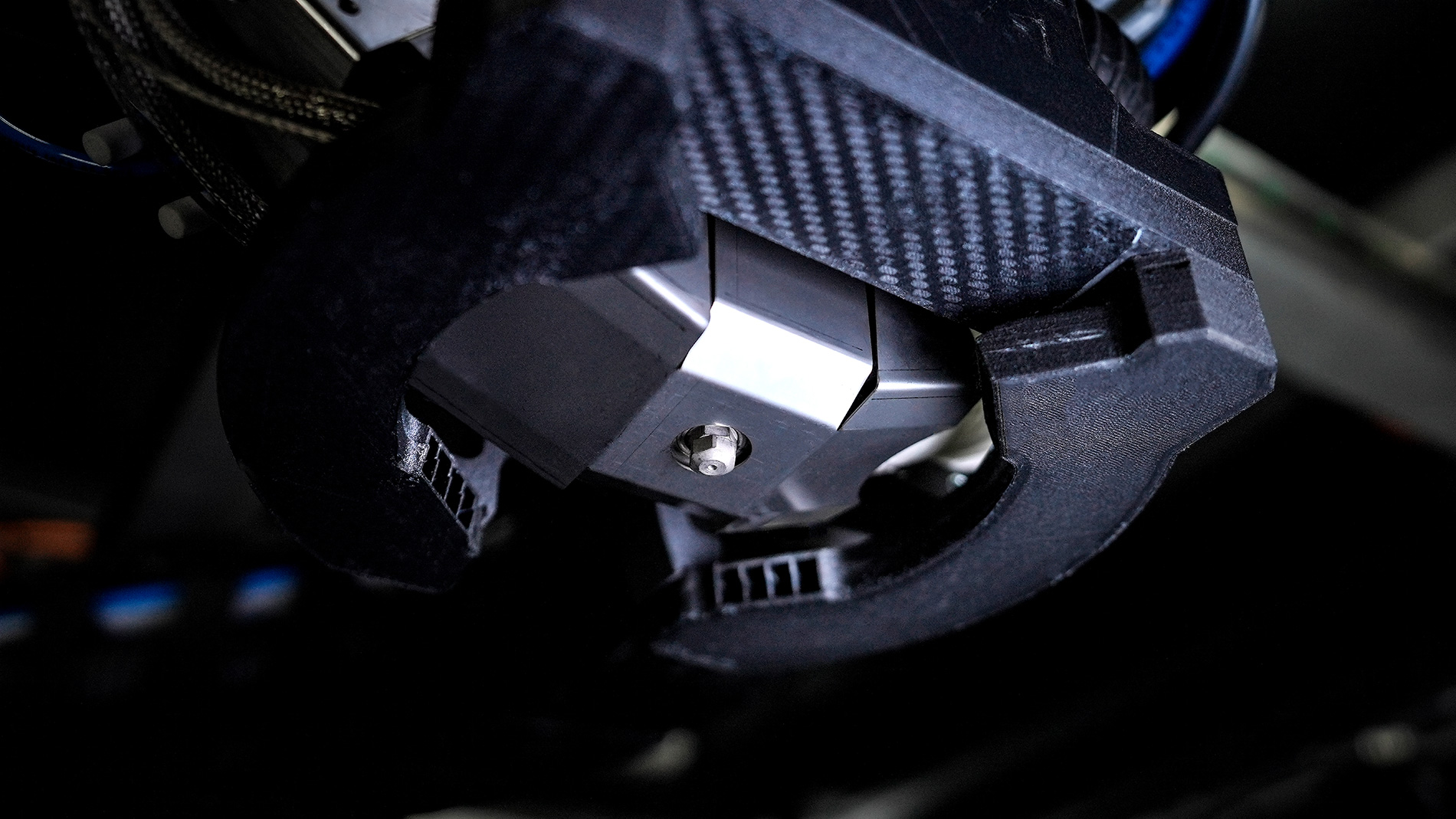 Customised solution with two print heads integrated into a single end effector. Images: Liqtra