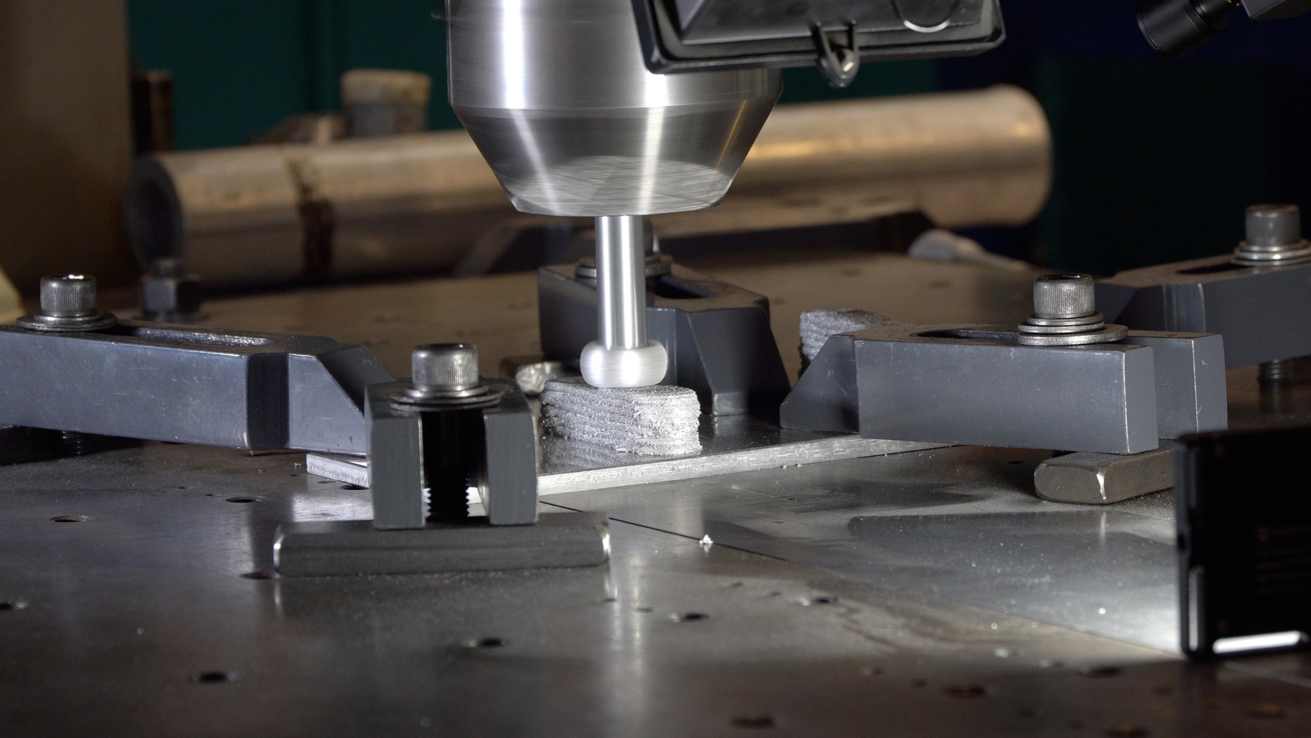 Digital AM Core platform interface, Metal Additive Manufacturing process and a Circle robotic cell for large-scale AM applications. Images: Lortek