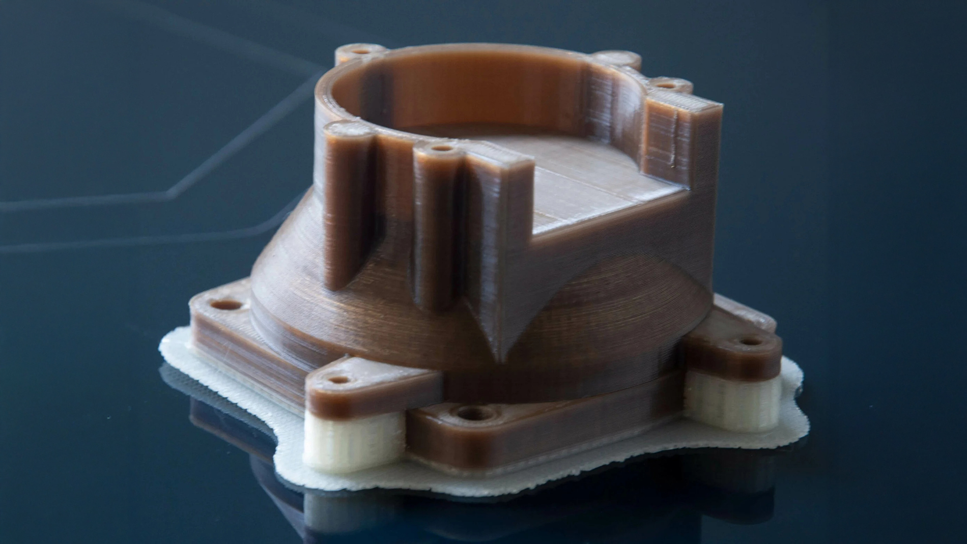 V-Shaper FS-11 support material is designed to be easily dissolved in alkaline solution preventing damage to the model when mechanically removing support structures. Image: V-Shaper